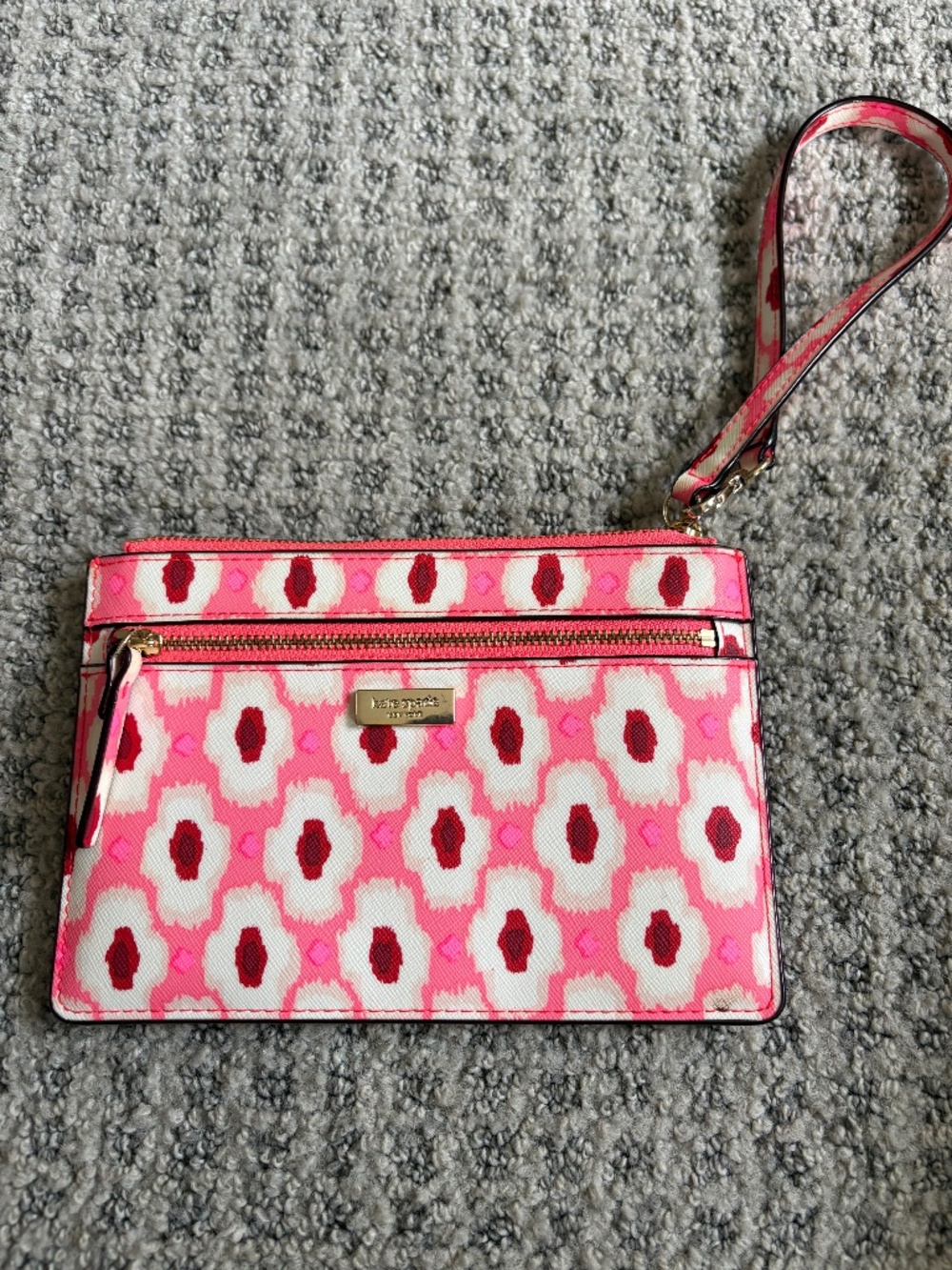 Adorable Kate Spade wristlet